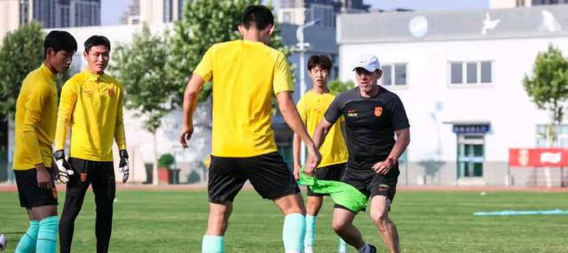 通过加强中